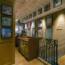 DISEÑO-Y-DECORACION-RESTAURANTE-TXAPELA-ESCALERA-01