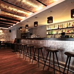 Logramos mezclar un ambiente moderno y sofisticado dentro de un edificio centenario.