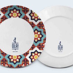 Aplicación de la marca en el menaje. Siempre manteniendo la concordancia con el diseño e idea principal del proyecto.