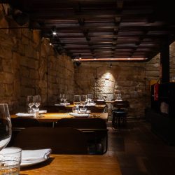 Restaurante Bornés detalle muros medievales 02